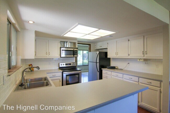 Building Photo - 3 br, 2.5 bath House - 1147 Pineland Dr.