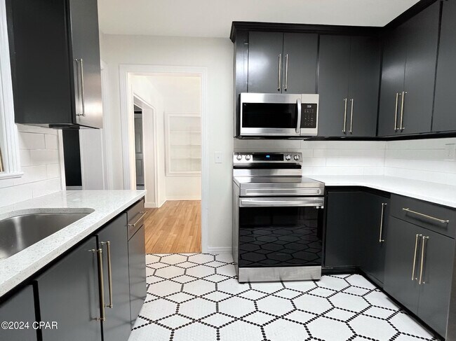 Building Photo - 413 Rowe Dr