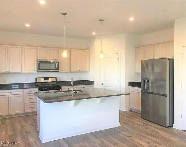 Building Photo - 63 Woodhull Cir