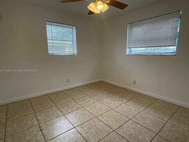 Foto del edificio - 4420 NW 60th St