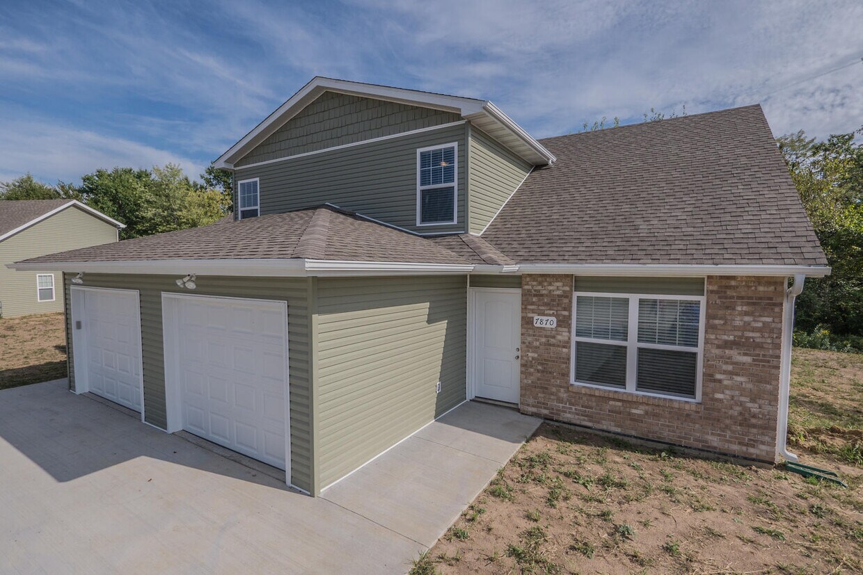 Primary Photo - 7900 N Glen Meadow Dr