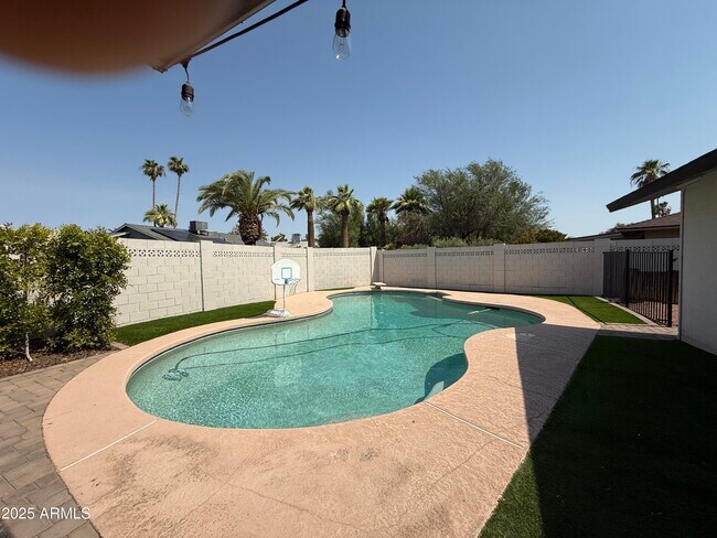 Building Photo - 4613 S Rita Ln