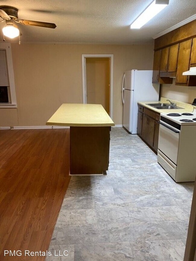 Building Photo - 1 br, 1 bath House - 220 East Main St. C