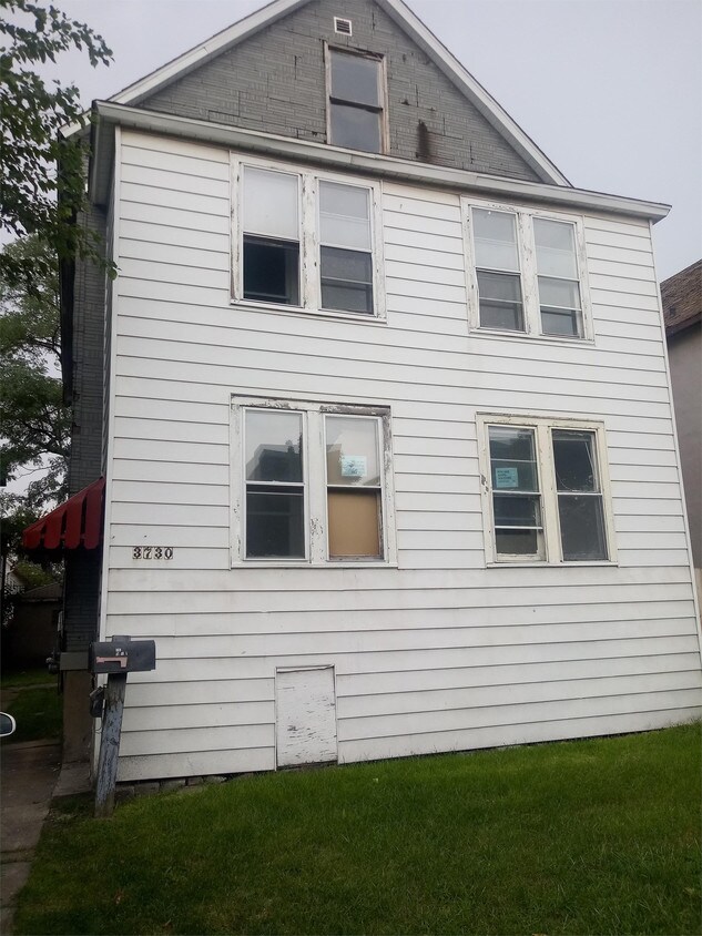Primary Photo - 3730 Deodar St
