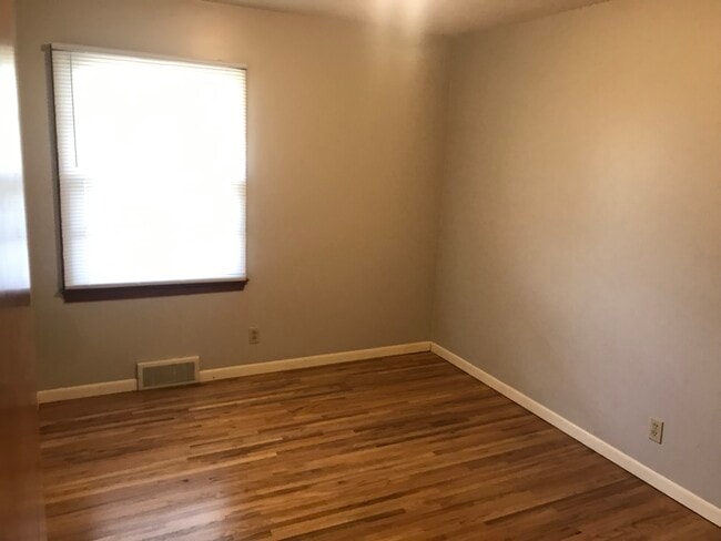 Bedroom 2 - 3370 s 81st ave