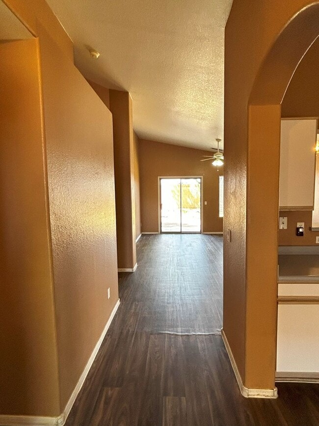 Building Photo - Charming 3 x 2 home **Warm Custom Paint & ...