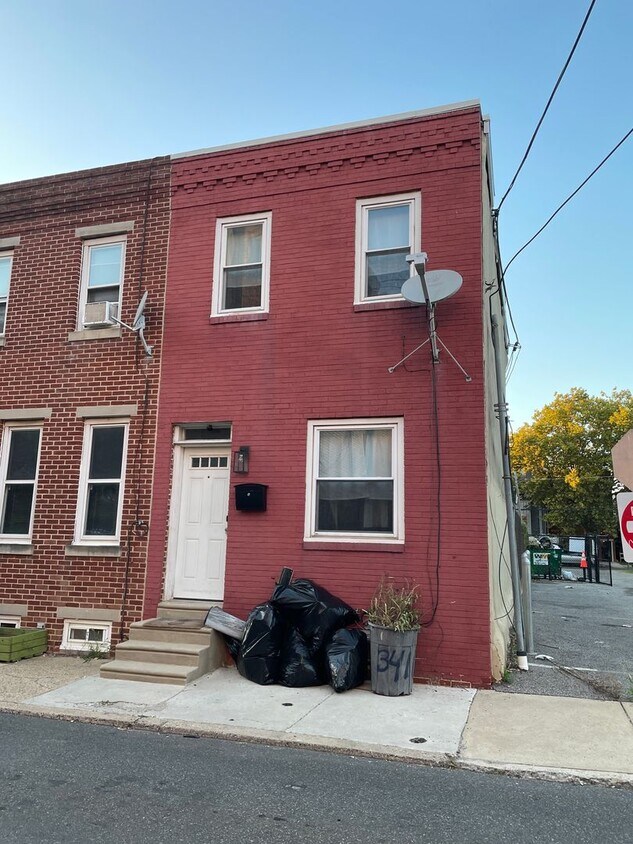 Primary Photo - 2/3 Bedroom House Near Drexel With Private...