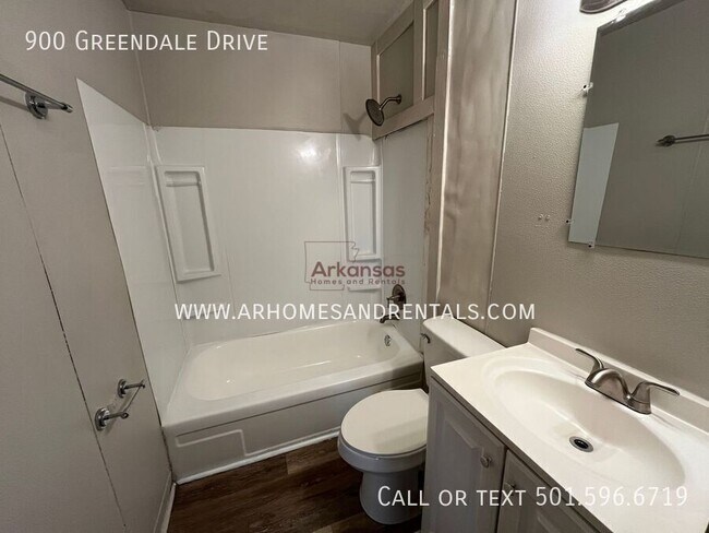 Foto del edificio - 900 Greendale Dr