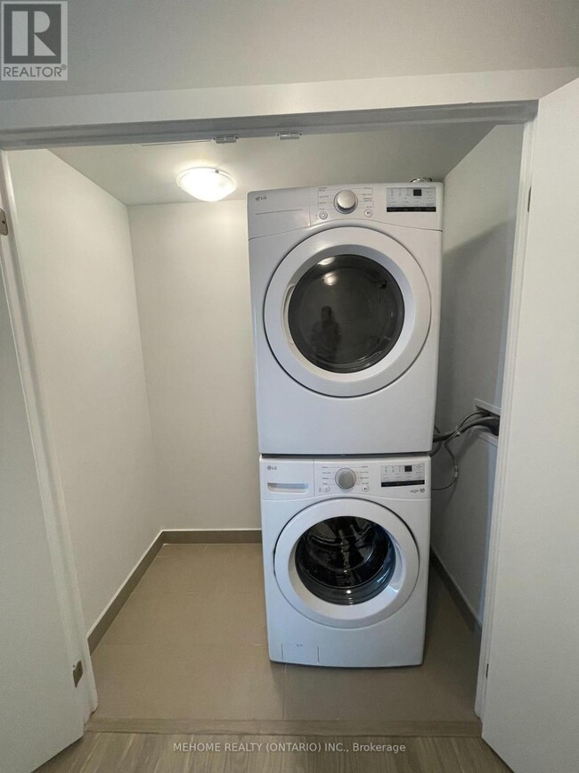 Building Photo - 430-3430 Square One Dr