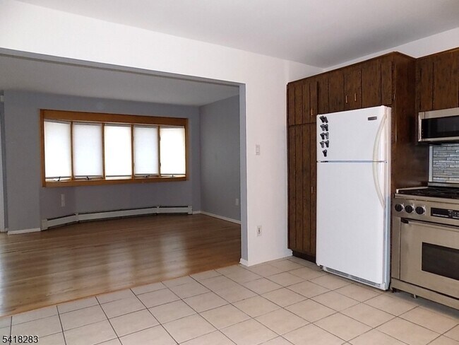 Foto del edificio - 18 Mandeville Ave