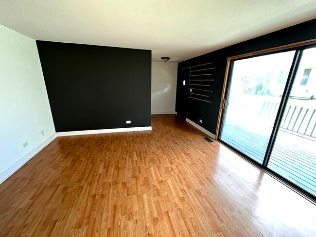 Building Photo - 828 Pondview Ct