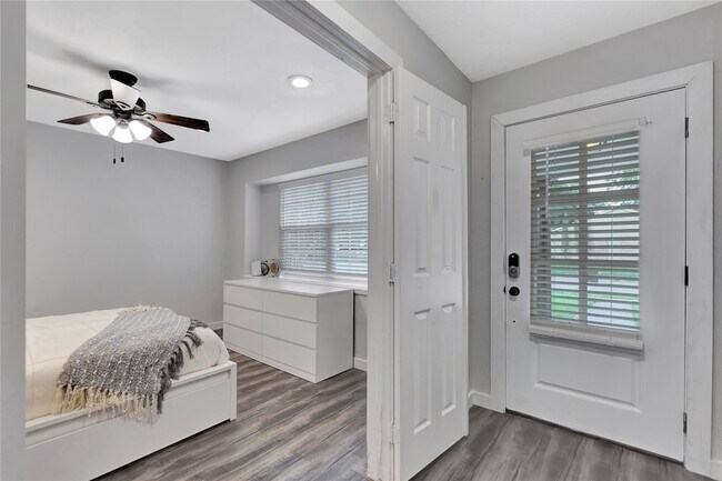 Foto del edificio - 15710 Sea Lark Rd