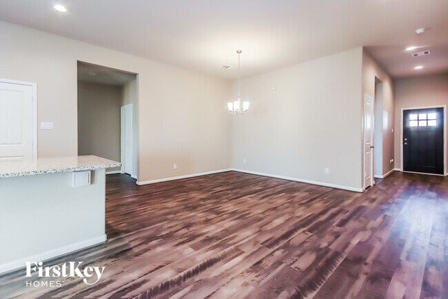 Foto del edificio - 6409 Firewood Dr