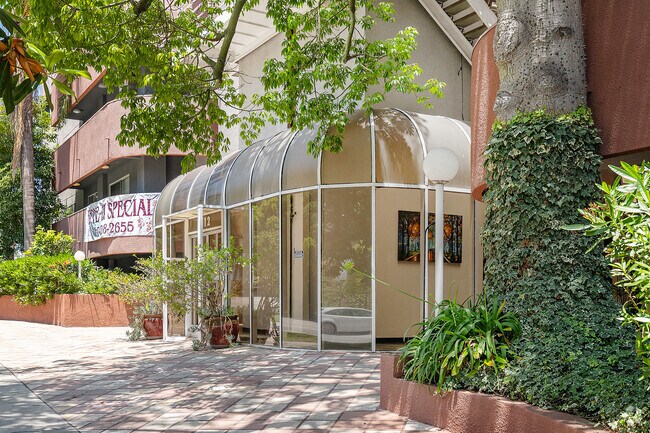 Entrada - Veteran Plaza