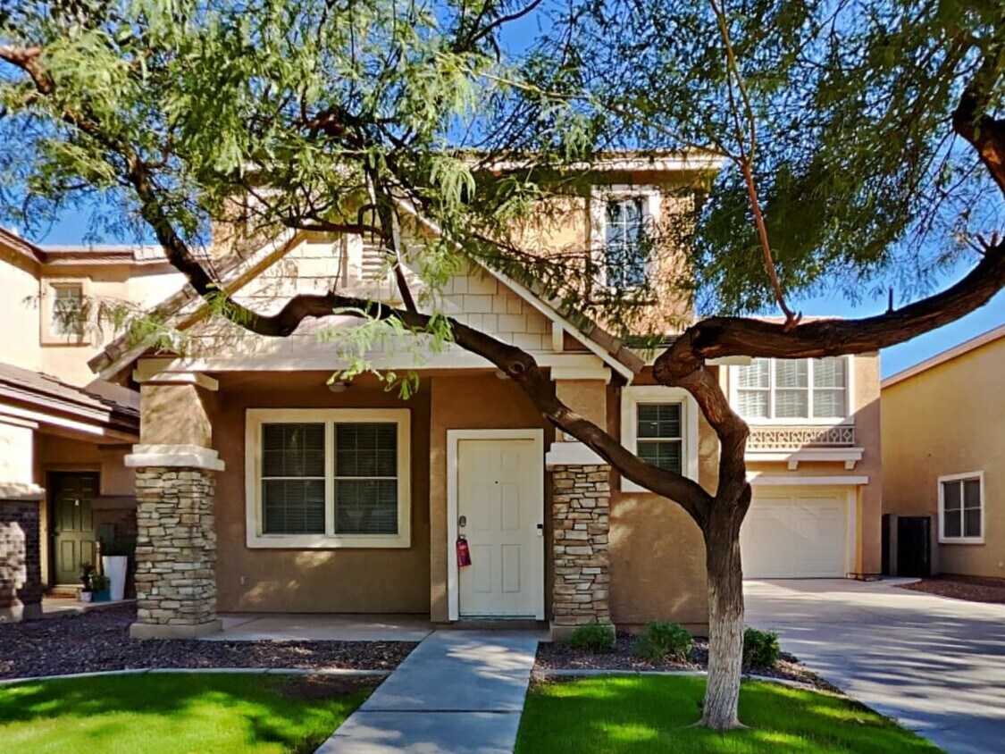Primary Photo - 2134 E Sunland Ave
