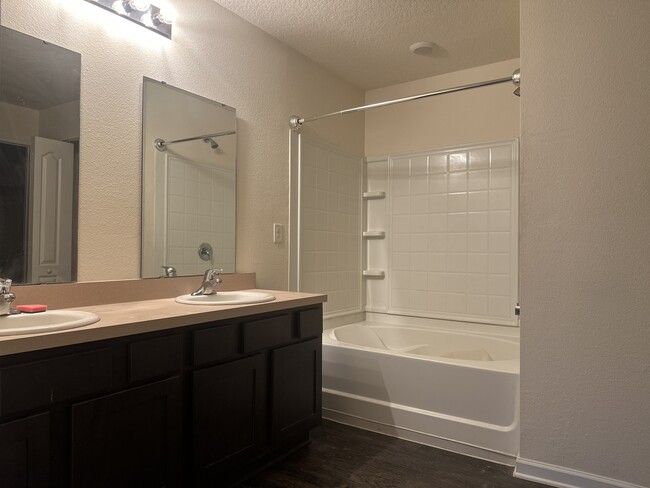 Foto del edificio - 3359 Garden Brook Rd