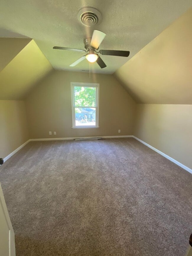Building Photo - 3 Bedroom 2 Bath Home on a Cul da sac!