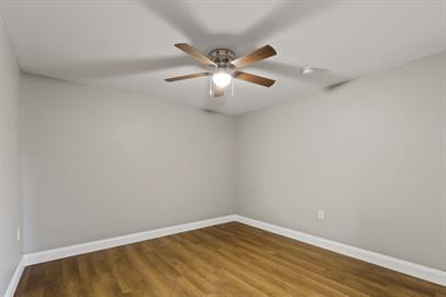 Building Photo - Remodeled Townhome Minutes from Downtown Seneca