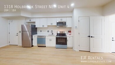 Building Photo - 1318 Holbrook St NE