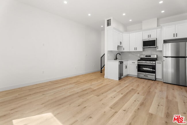 Building Photo - 2154 Patricia Ave