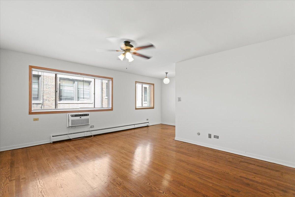 Foto principal - 2 bedroom in Chicago IL 60657