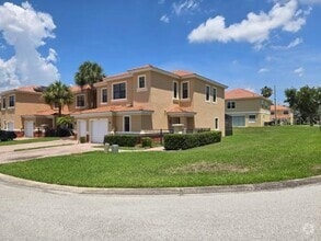 Building Photo - 1250 Clove Dr
