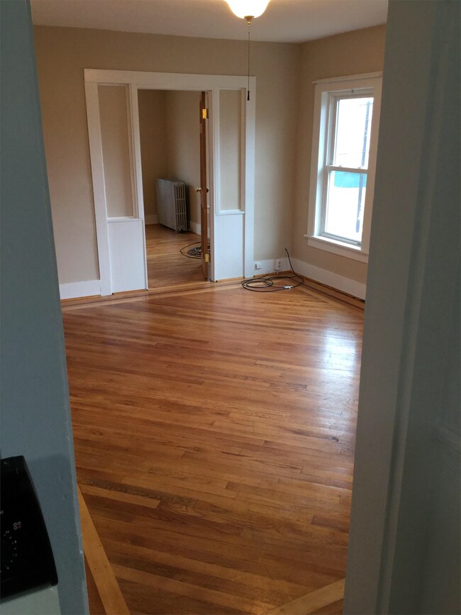 Building Photo - 338 Davis St
