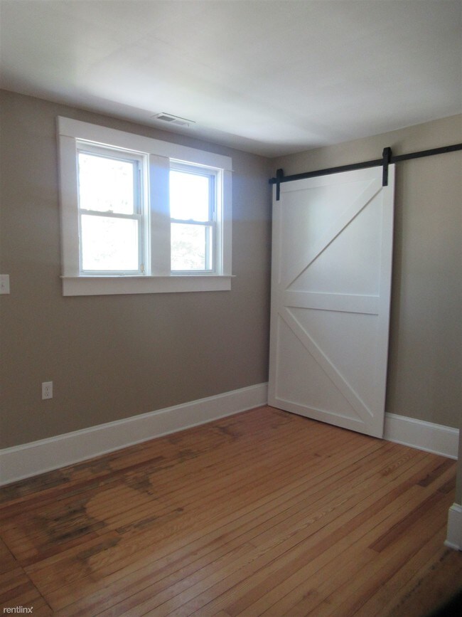 Building Photo - 2 br, 1 bath Apartment - 36 Burke Ave # 2
