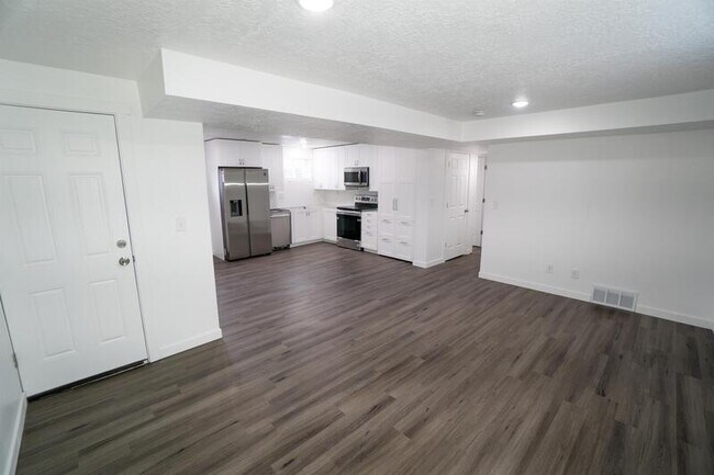 Building Photo - 4658 Thayn Dr