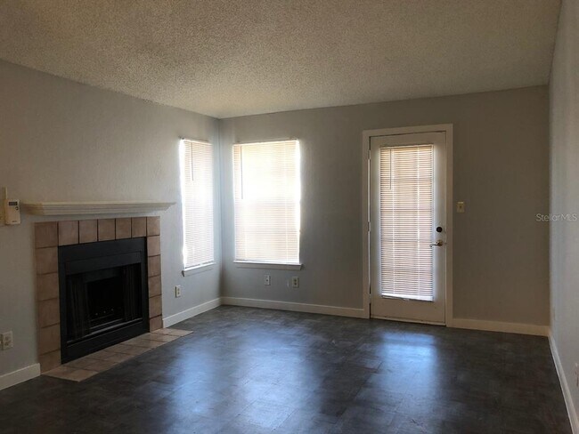 Foto del edificio - 5540 Devonbriar Way