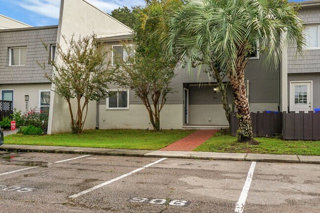 Foto del edificio - Spacious, Newly Renovated Villa Overlookin...