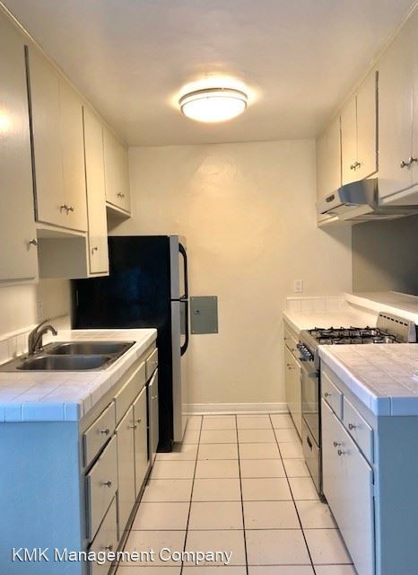 Building Photo - 2 br, 1.5 bath Apartment - 9814 Regent St ...