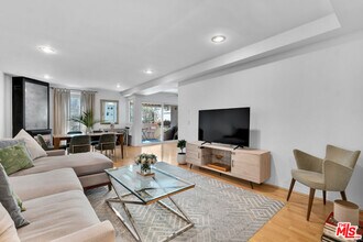 Building Photo - 11789 Montana Ave