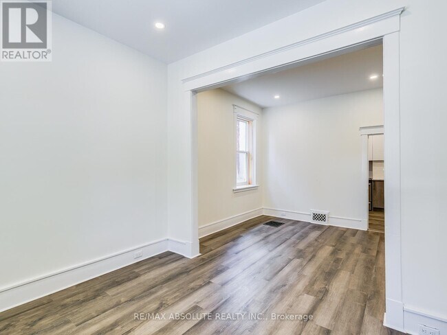 Building Photo - 222 Plymouth St