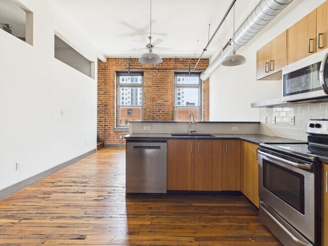 Interior Photo - 1322 W Broad St