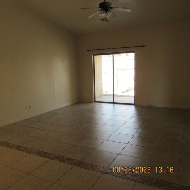 Foto del edificio - 646 Roamer Ln