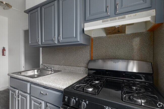 2BR, 1BA - Cocina de 850SF - Colonial Gardens Trenton Proud LLC