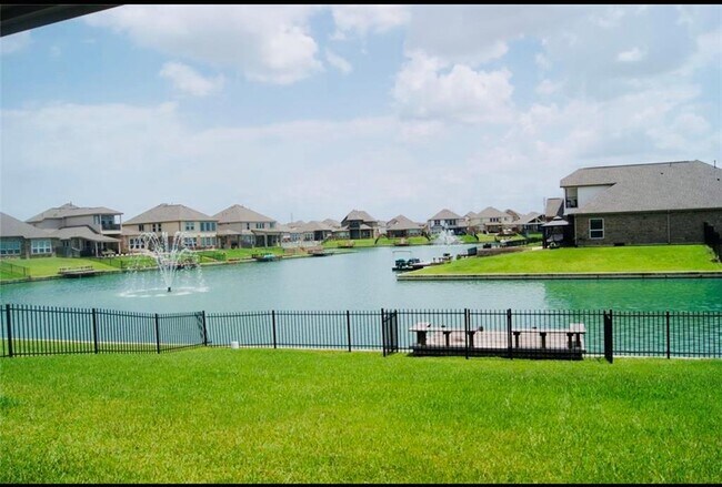 Foto del edificio - 24319 Bello Everett Lake Dr