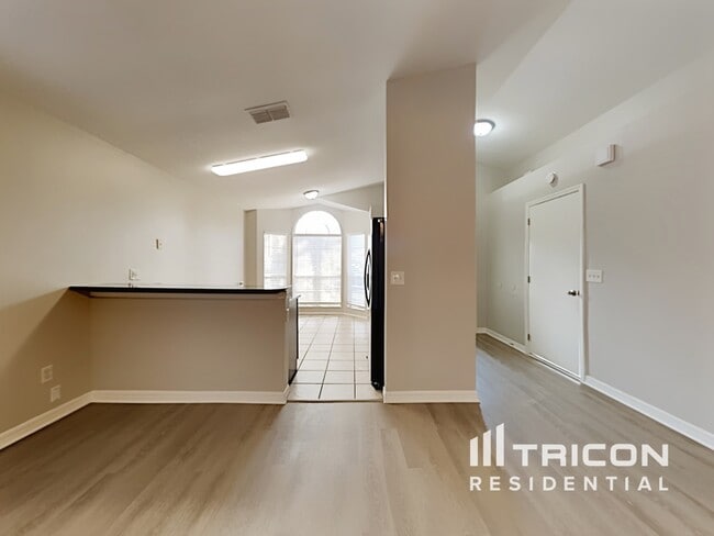 Foto del edificio - 7227 Edgewater Shores Ct