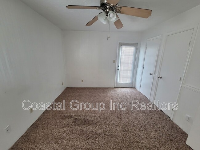 Building Photo - 1424 Deerpond Ln