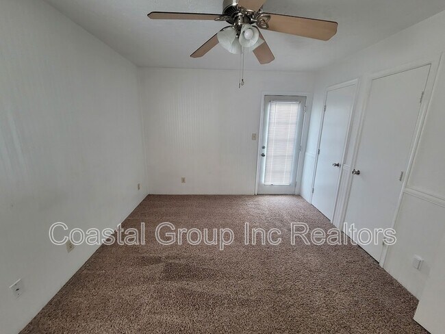 Foto del edificio - 1424 Deerpond Ln