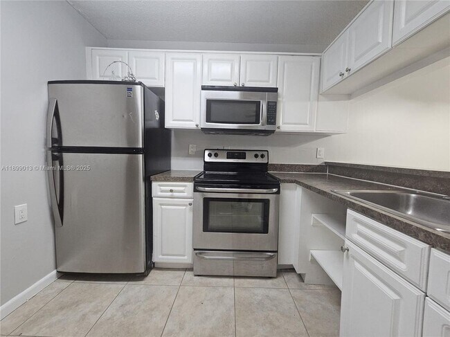 Foto del edificio - 14107 Glenmoor Dr