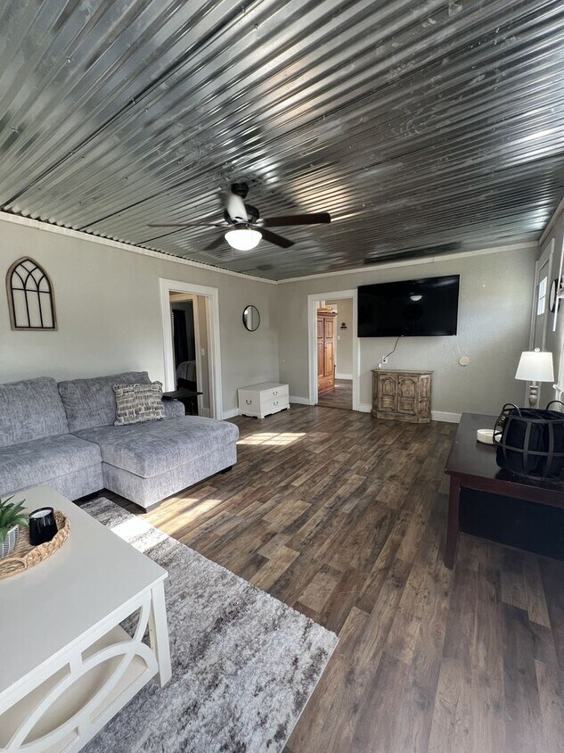 Foto del edificio - Welcome to your Fully Furnished retreat in Linden, Texas!