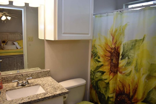 Foto del edificio - 1515 Creekside Ln