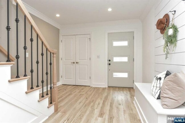 Building Photo - 120 Collignon Way