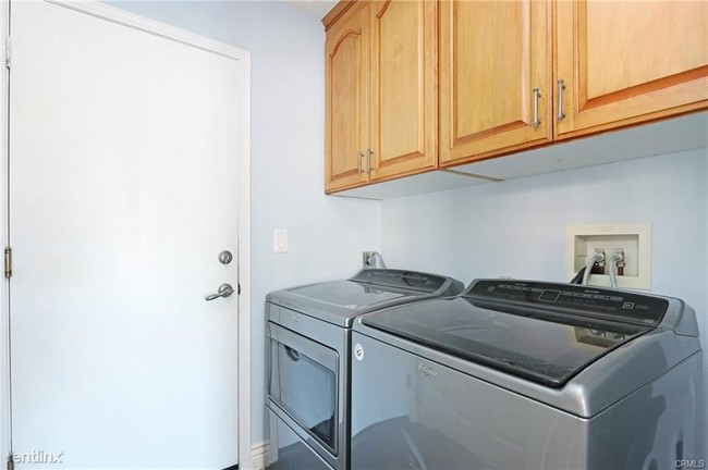 Building Photo - 4 br, 2.5 bath House - 33 Santa Lucia