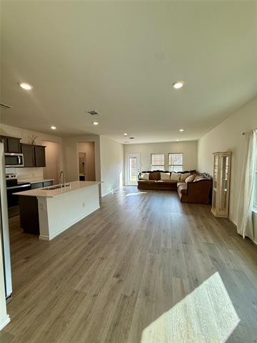 Building Photo - 916 Country Rd