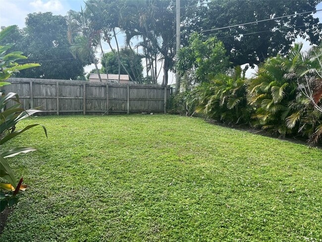 Building Photo - 725 Carolina Ave