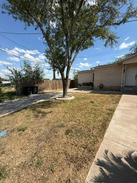 Foto del edificio - 2101 Hillcrest Blvd