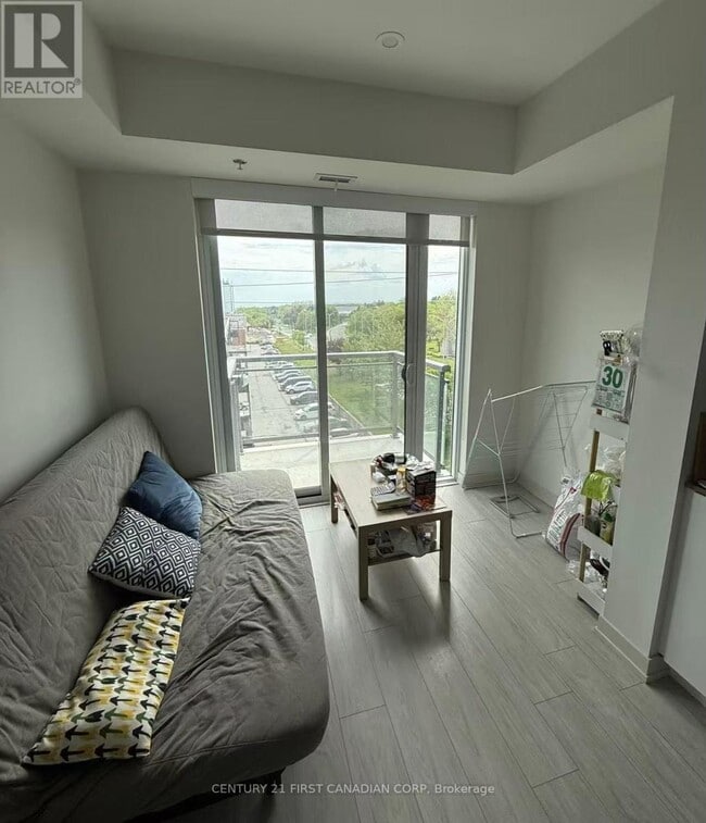 Photo du bâtiment - 422-490 GLEN EVEREST RD Rd